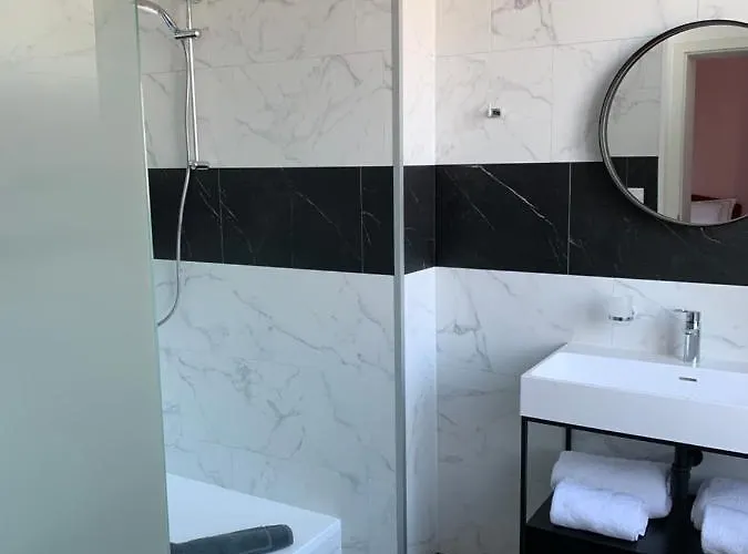 La Maison Bleue « la Charade » 3*