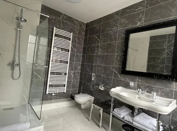 La Maison Bleue « la Charade » 3*